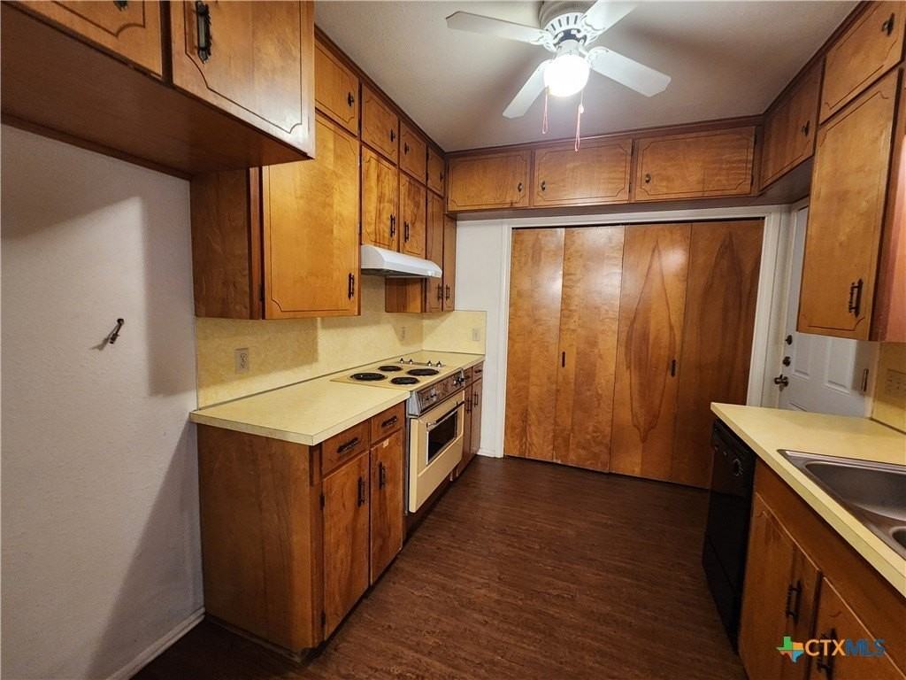 1274 Hillcrest Dr - Photo 3 of 20