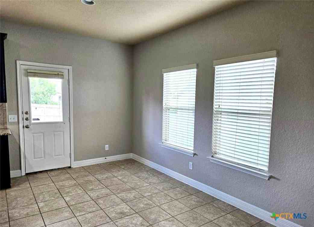 729 Community Dr - Photo 4 of 15