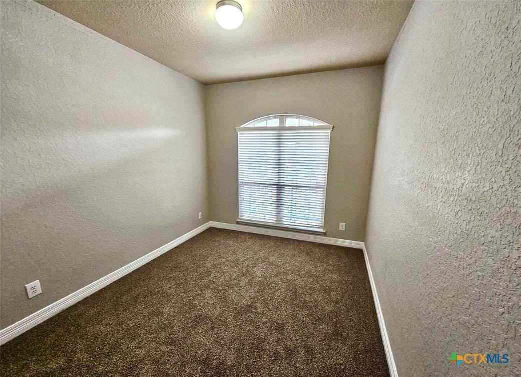 729 Community Dr - Photo 6 of 15