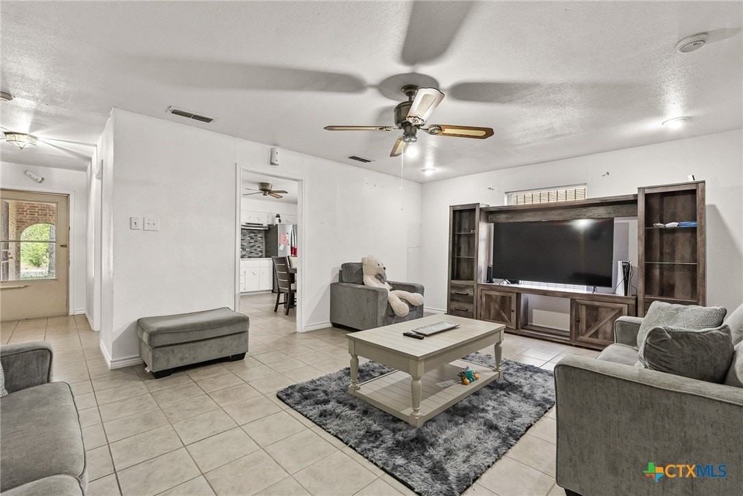 1007 Arkansas Ave - Photo 3 of 13