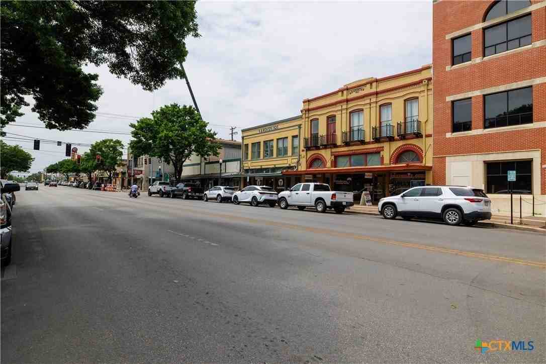 142 W San Antonio St - Photo 2 of 35