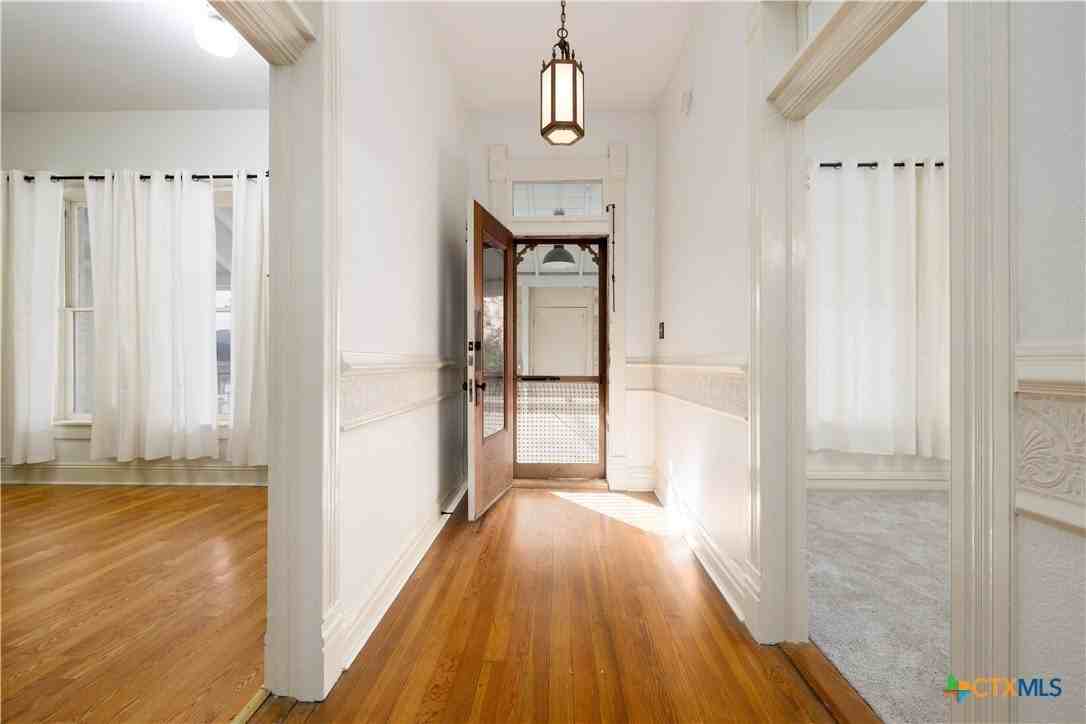 142 W San Antonio St - Photo 5 of 35