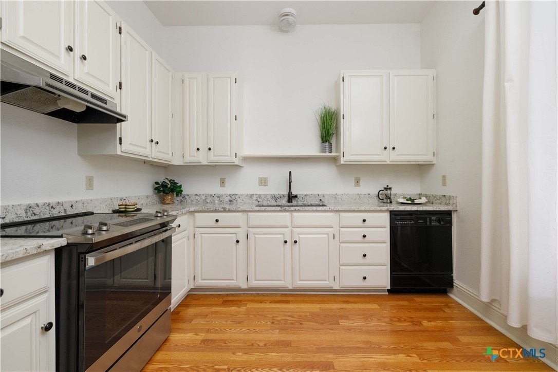 142 W San Antonio St - Photo 6 of 35