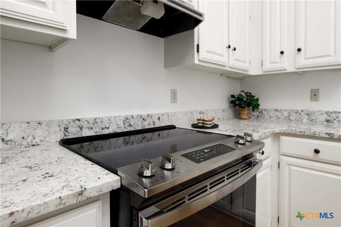 142 W San Antonio St - Photo 7 of 35