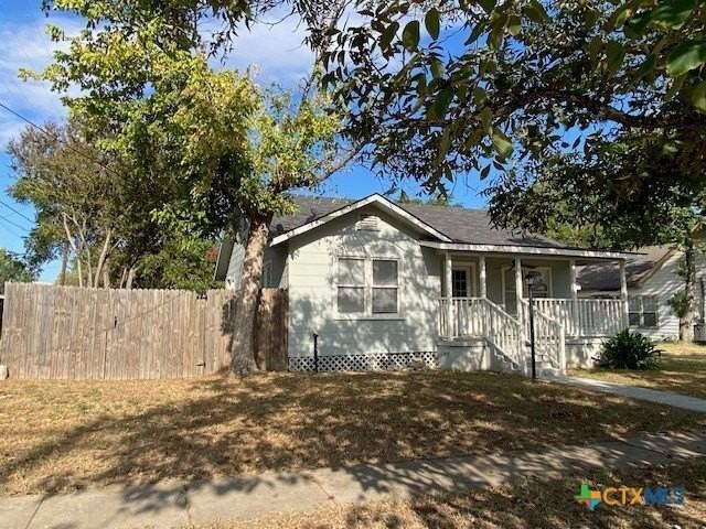 111 N Cedar Ave - Photo 3 of 12