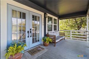 featured image of 2495 Lakeshore Drive