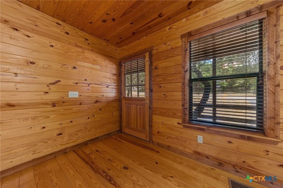 1466 Bonnyview Drive - Photo 6 of 30