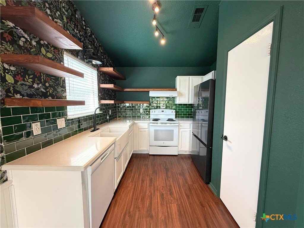 1813 Cedar Ln - Photo 4 of 19