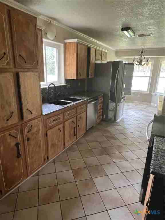 1600 Halbert St - Photo 6 of 15