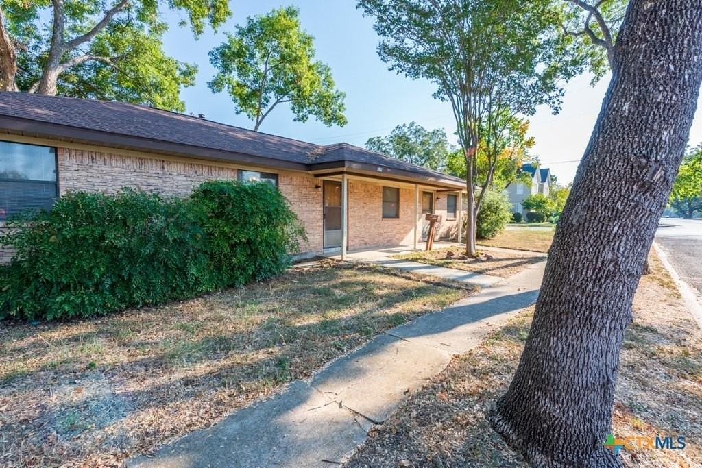 319 E Bowie St - Photo 2 of 15