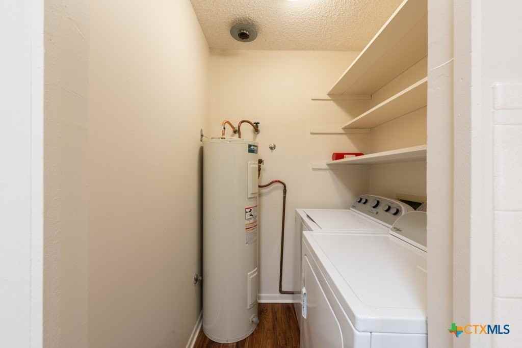 319 E Bowie St - Photo 6 of 15