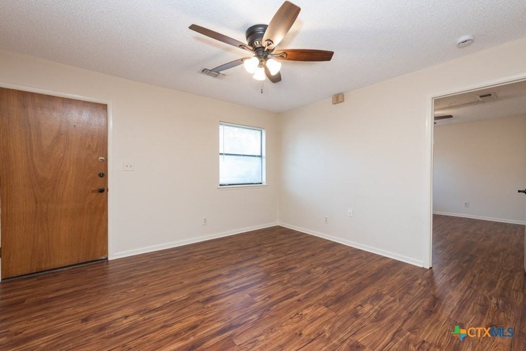 319 E Bowie St - Photo 7 of 15