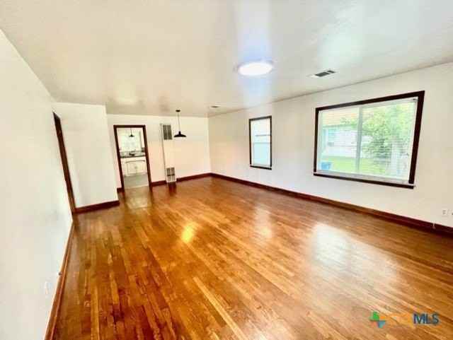 1109 Davis St - Photo 3 of 12