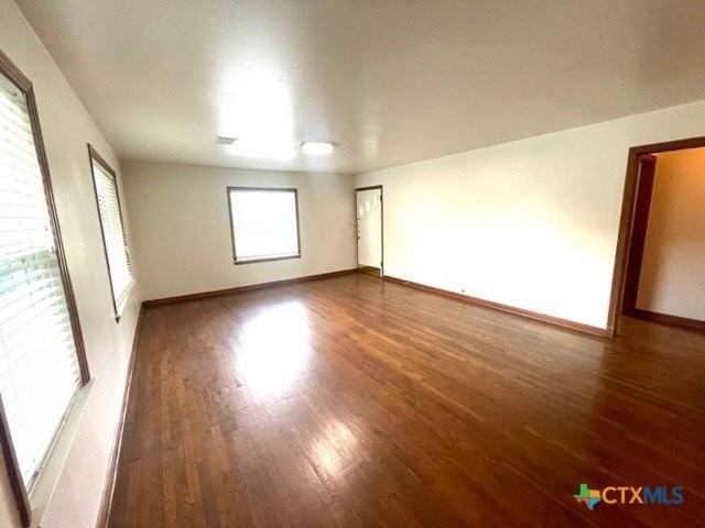 1109 Davis St - Photo 4 of 12