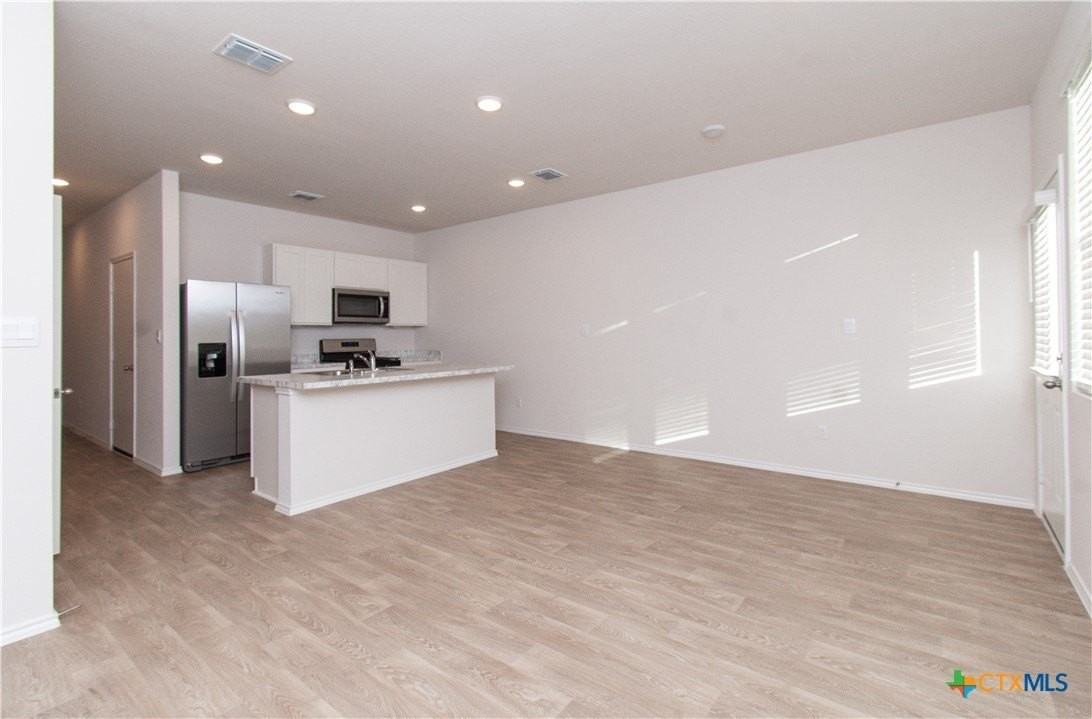 201 Varner Way - Photo 2 of 16