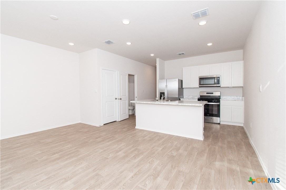 201 Varner Way - Photo 3 of 16