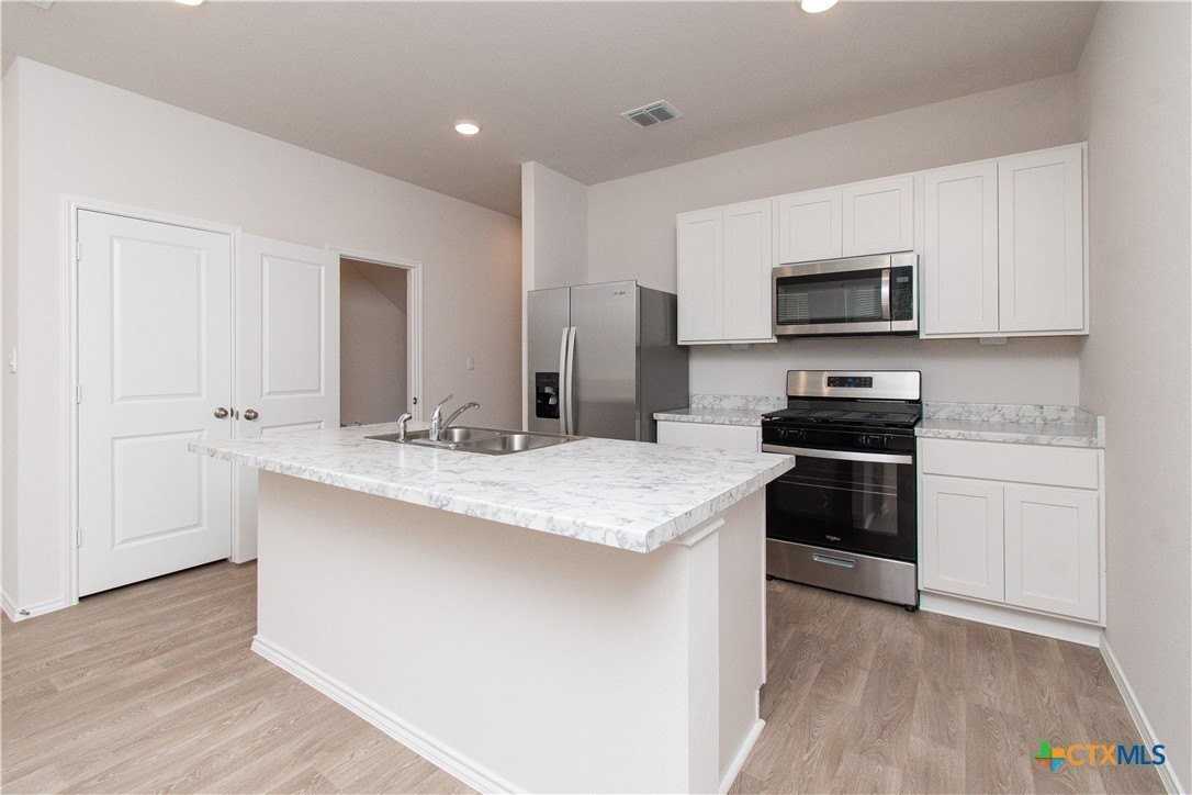 201 Varner Way - Photo 5 of 16