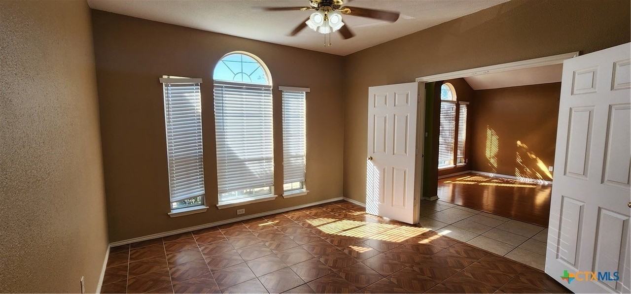 4509 Twin Oaks Circle - Photo 2 of 22