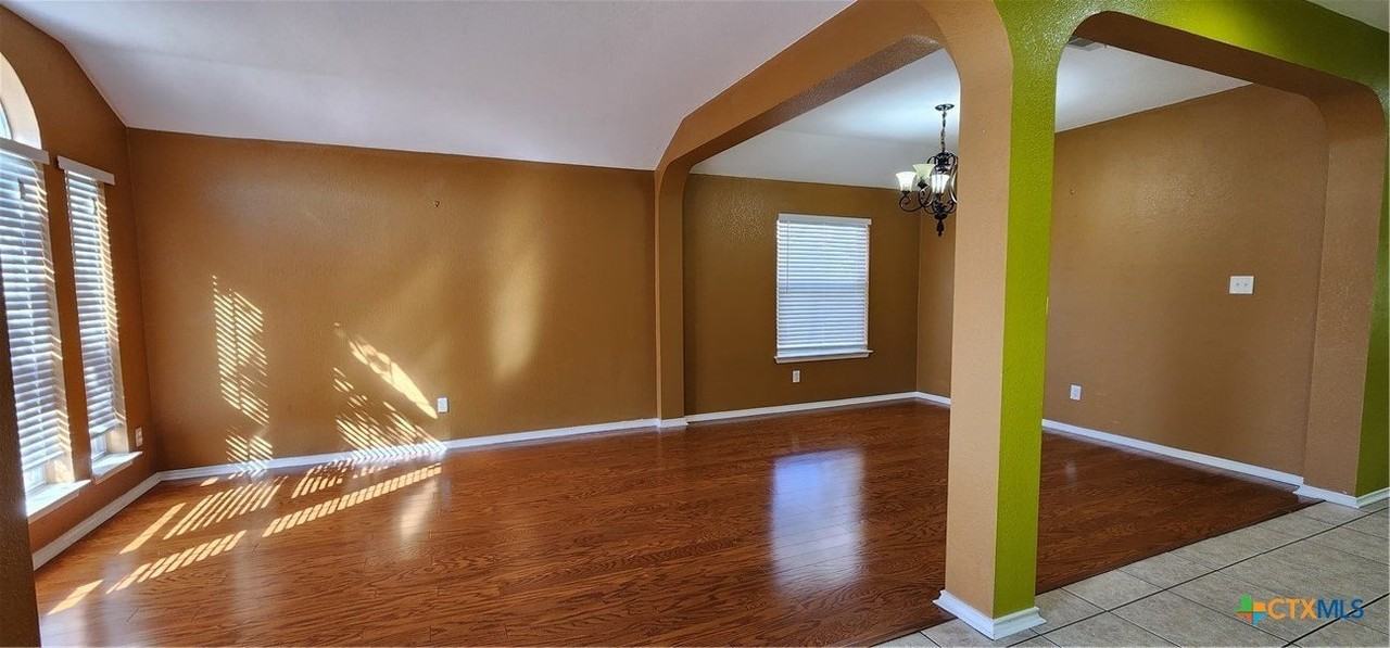 4509 Twin Oaks Circle - Photo 4 of 22