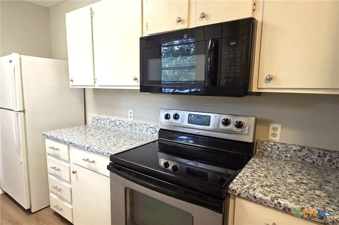 317 Armstrong St - Photo 4 of 13