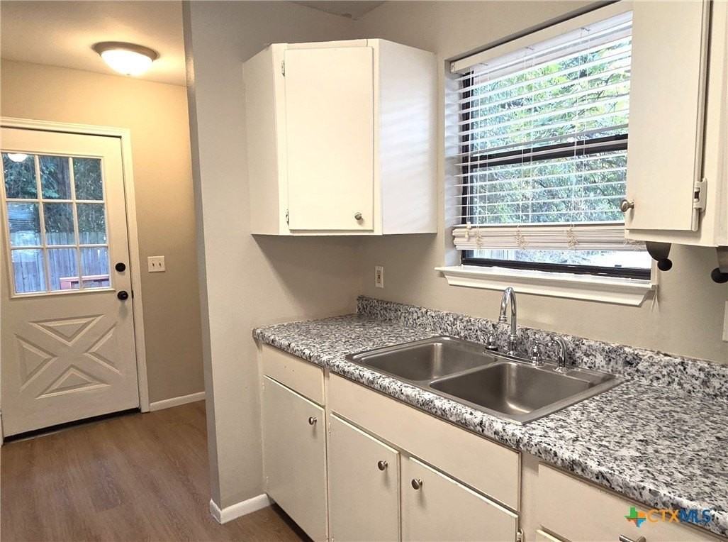 317 Armstrong St - Photo 5 of 13