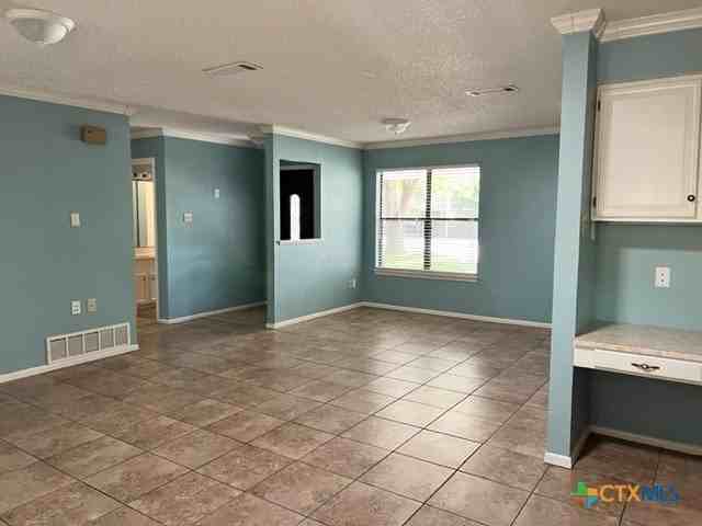 1302 S Mesquite Ave - Photo 2 of 16