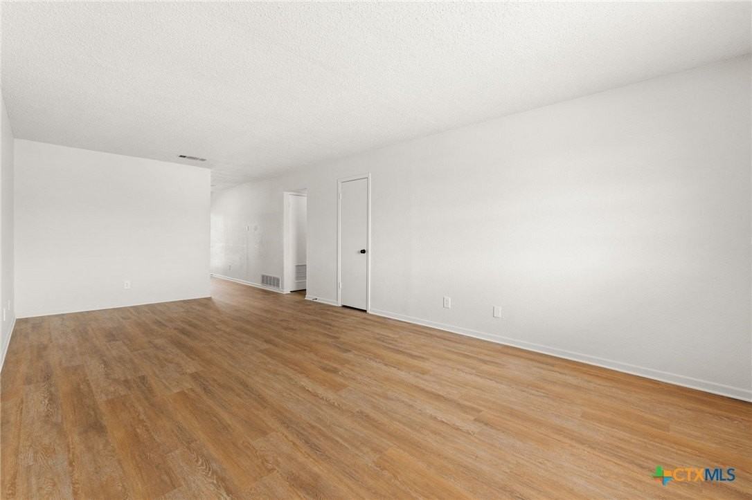 1005 Eastside Dr Apt D #D - Photo 3 of 9