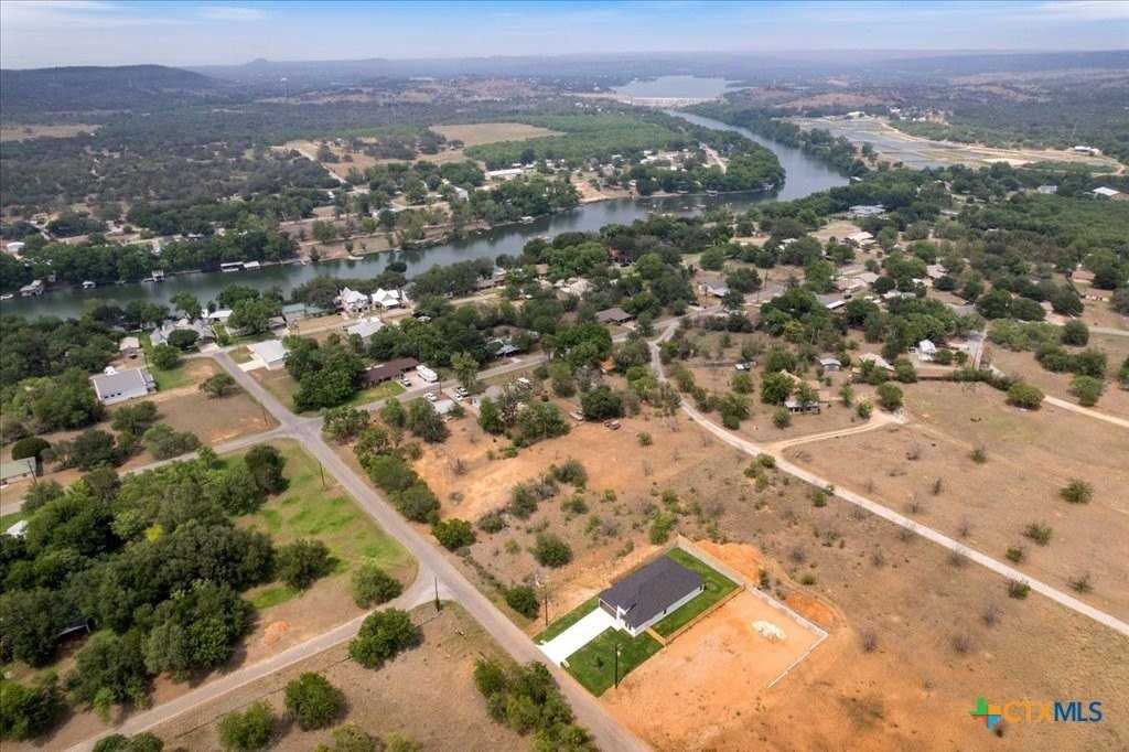 223 Timberline Dr - Photo 2 of 37