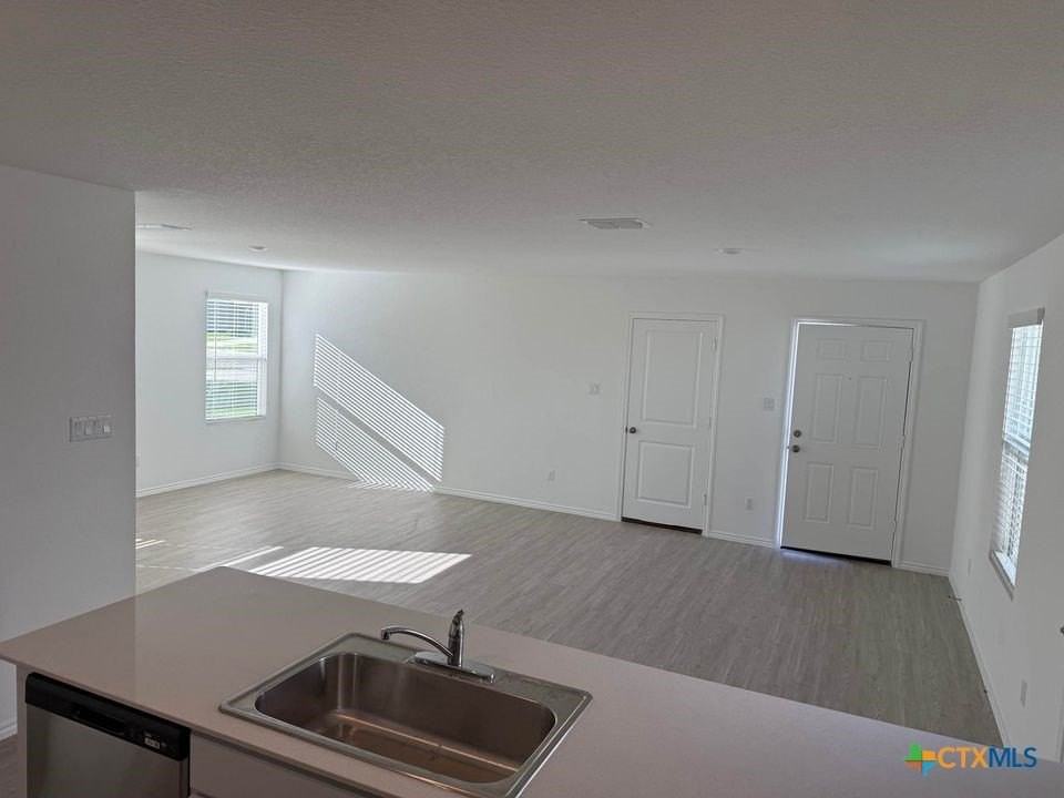 113 Marty Allen Loop - Photo 3 of 16