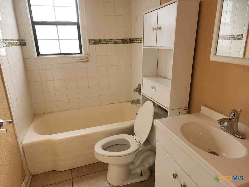 1708 Poage Ave - Photo 4 of 4