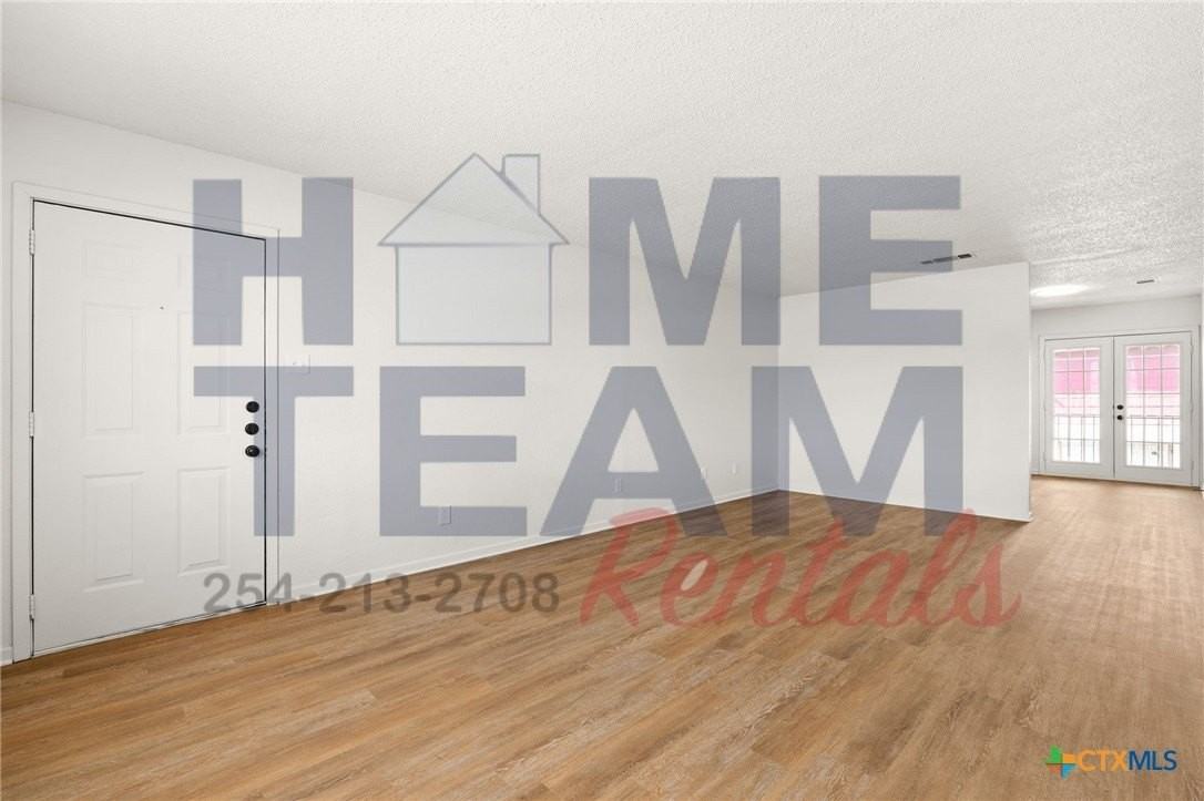 1005 Eastside Dr Apt B #B - Photo 3 of 11