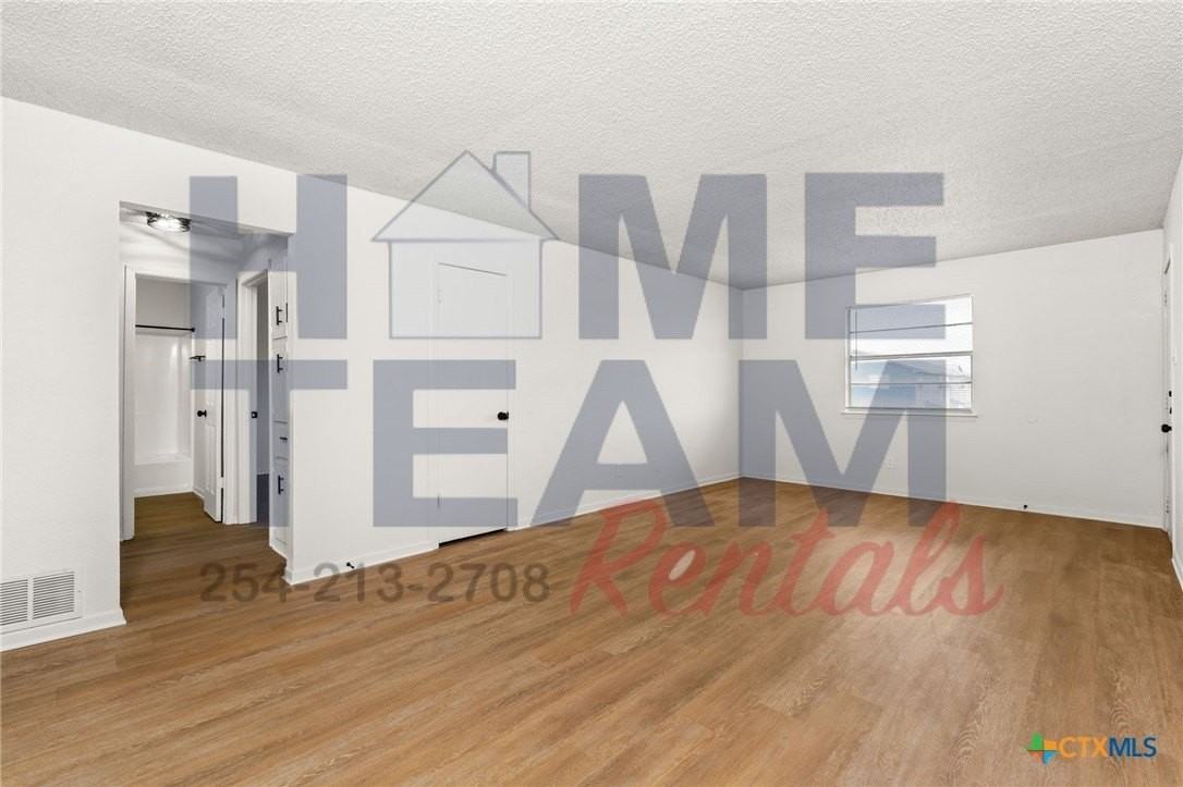 1005 Eastside Dr Apt B #B - Photo 4 of 11