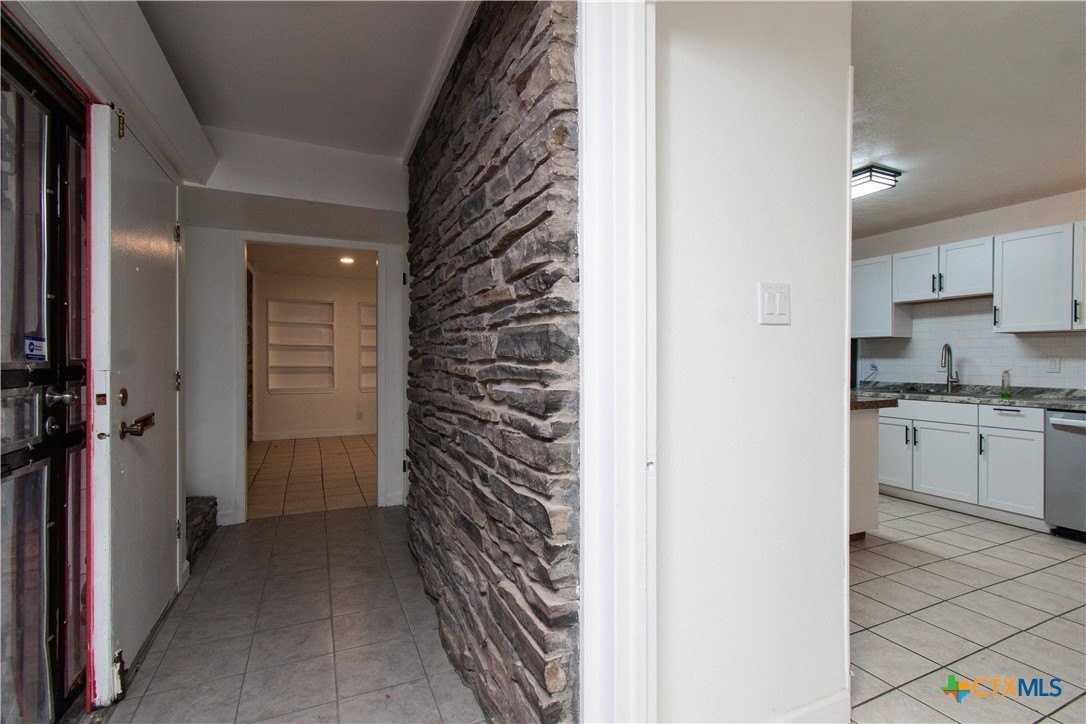 1806 Glendale Drive - Photo 3 of 42