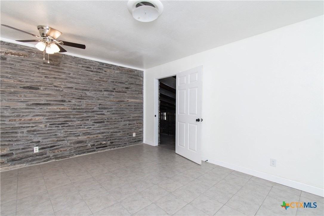 1806 Glendale Drive - Photo 4 of 42