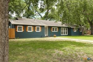 featured image of 621 East Hackberry Street