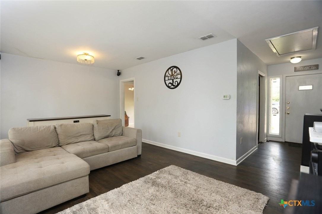 621 Hackberry St - Photo 5 of 25