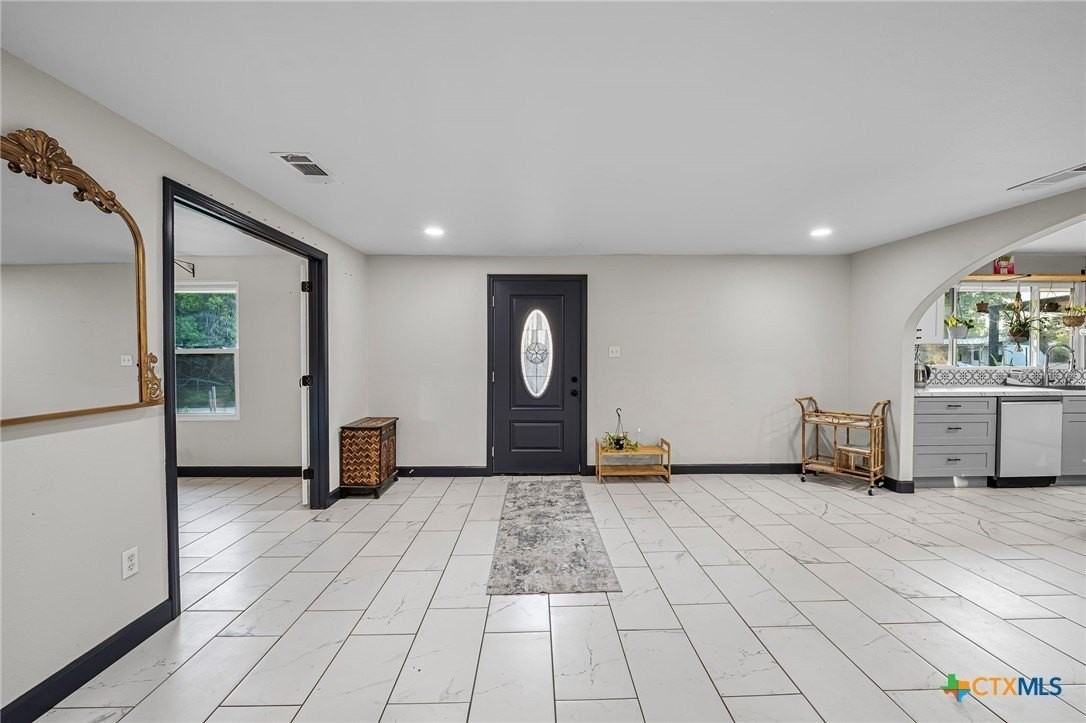 133 Alamo Dr - Photo 4 of 28