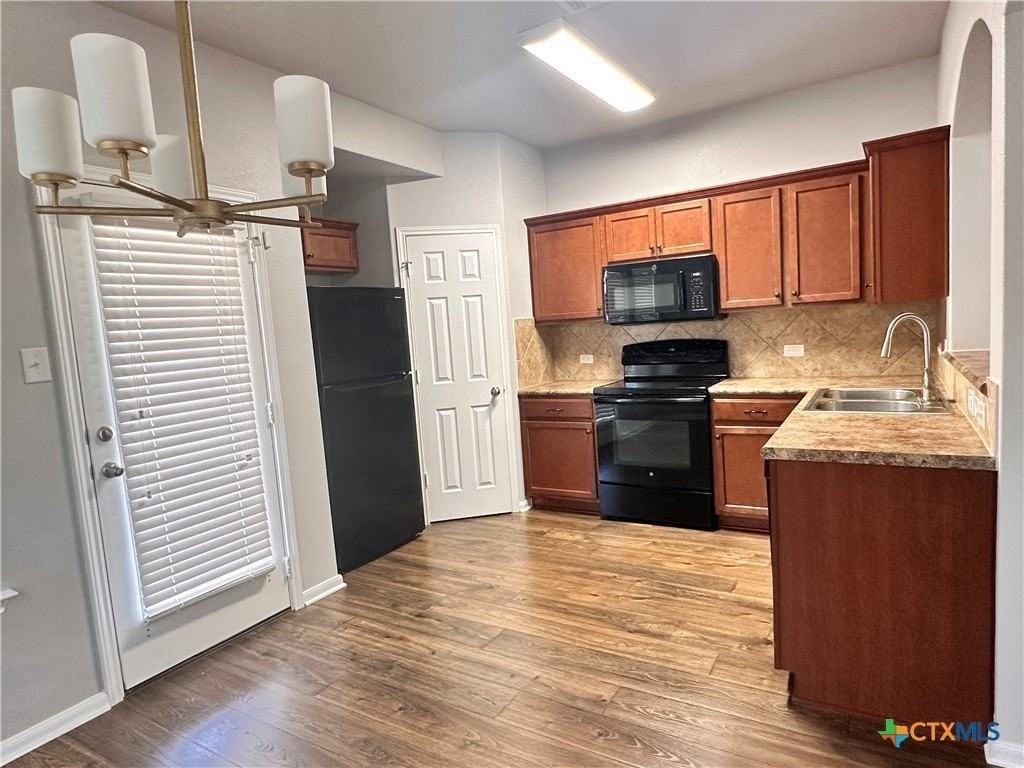 417 Capistrano Dr - Photo 6 of 32