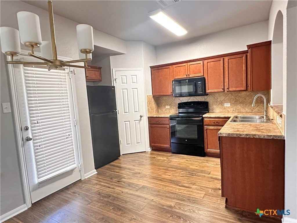 417 Capistrano Dr - Photo 7 of 32