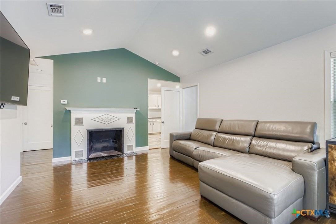 969 North Liberty Avenue - Photo 2 of 12