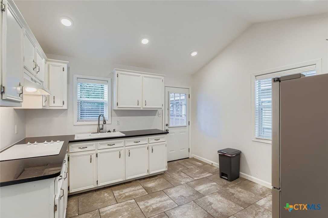 969 North Liberty Avenue - Photo 3 of 12