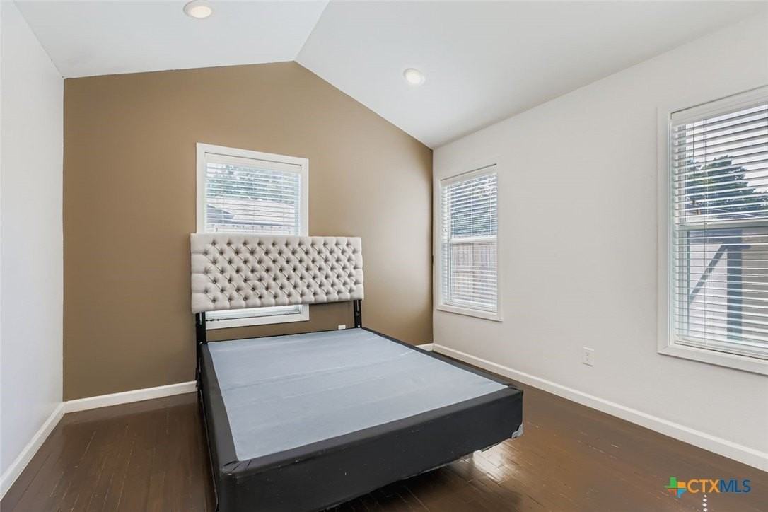 969 North Liberty Avenue - Photo 5 of 12