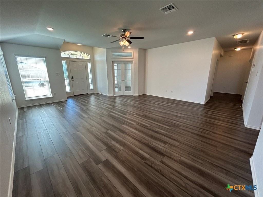 311 Paddock Ln - Photo 3 of 15