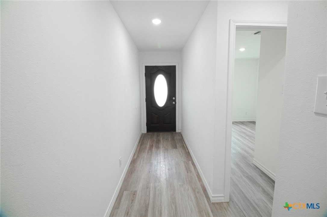 1601 Cloud St - Photo 3 of 38