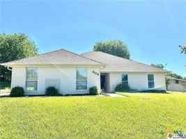 featured image of 3104 Valley Oaks Circle