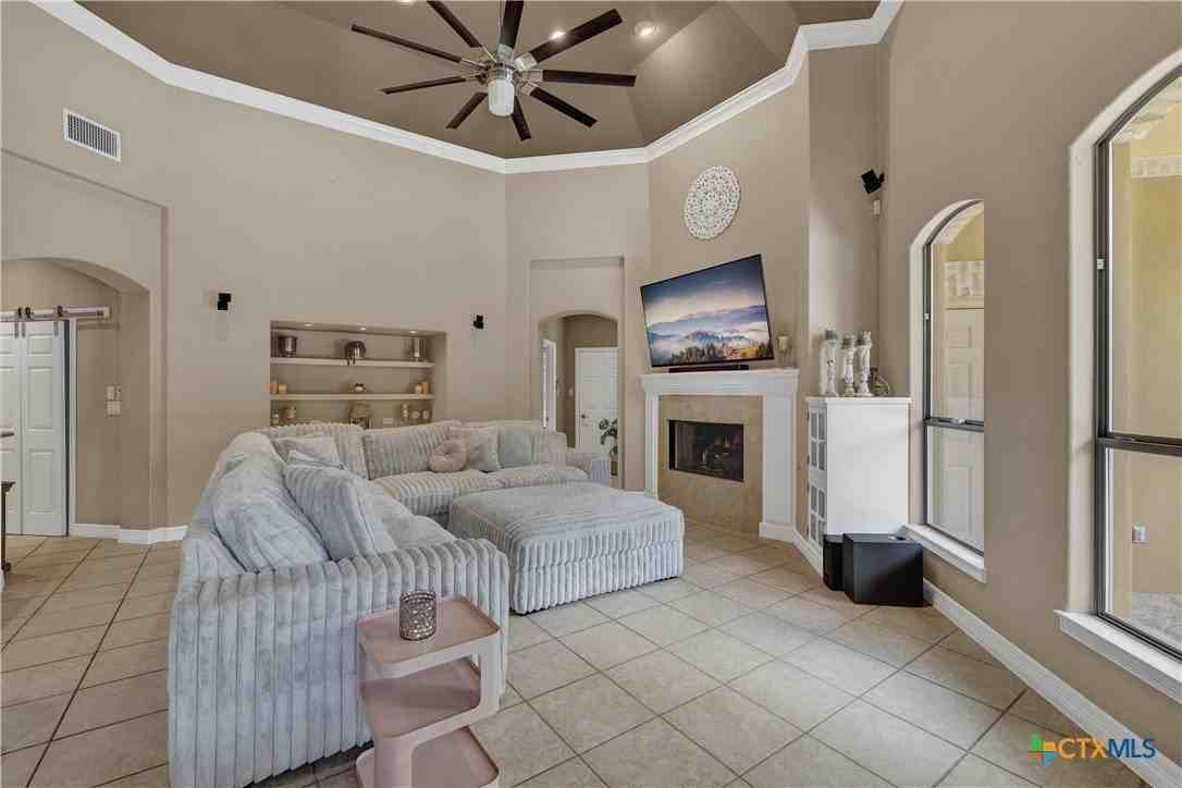 9752 Trophy Oaks Dr - Photo 7 of 46