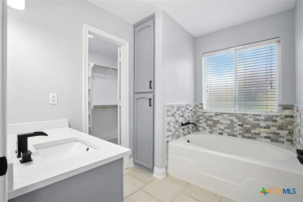 4005 Midway Dr - Photo 7 of 45