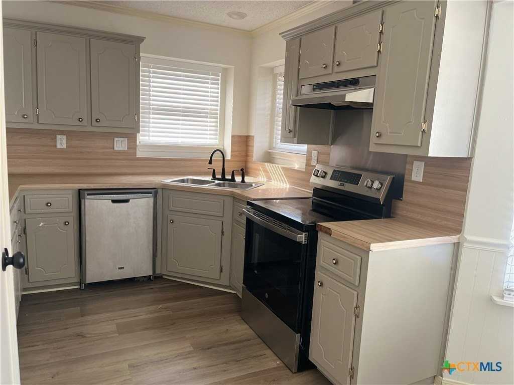 3004 Panhandle Dr - Photo 5 of 15