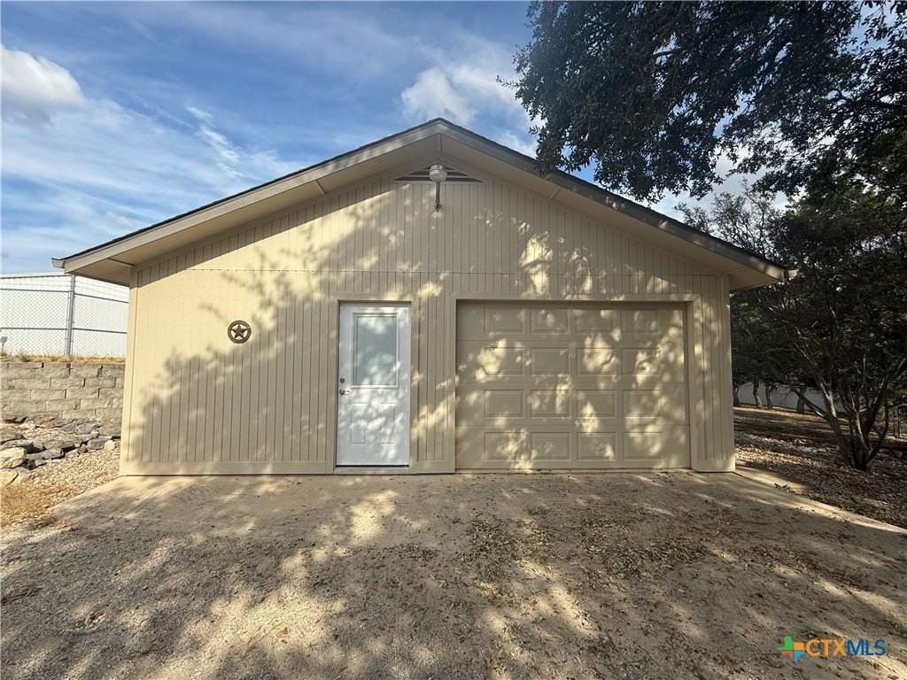 275 Halm Dr - Photo 3 of 33