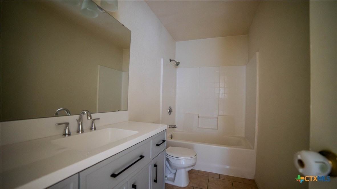 1103 Circle M Dr Apt B #B - Photo 7 of 8